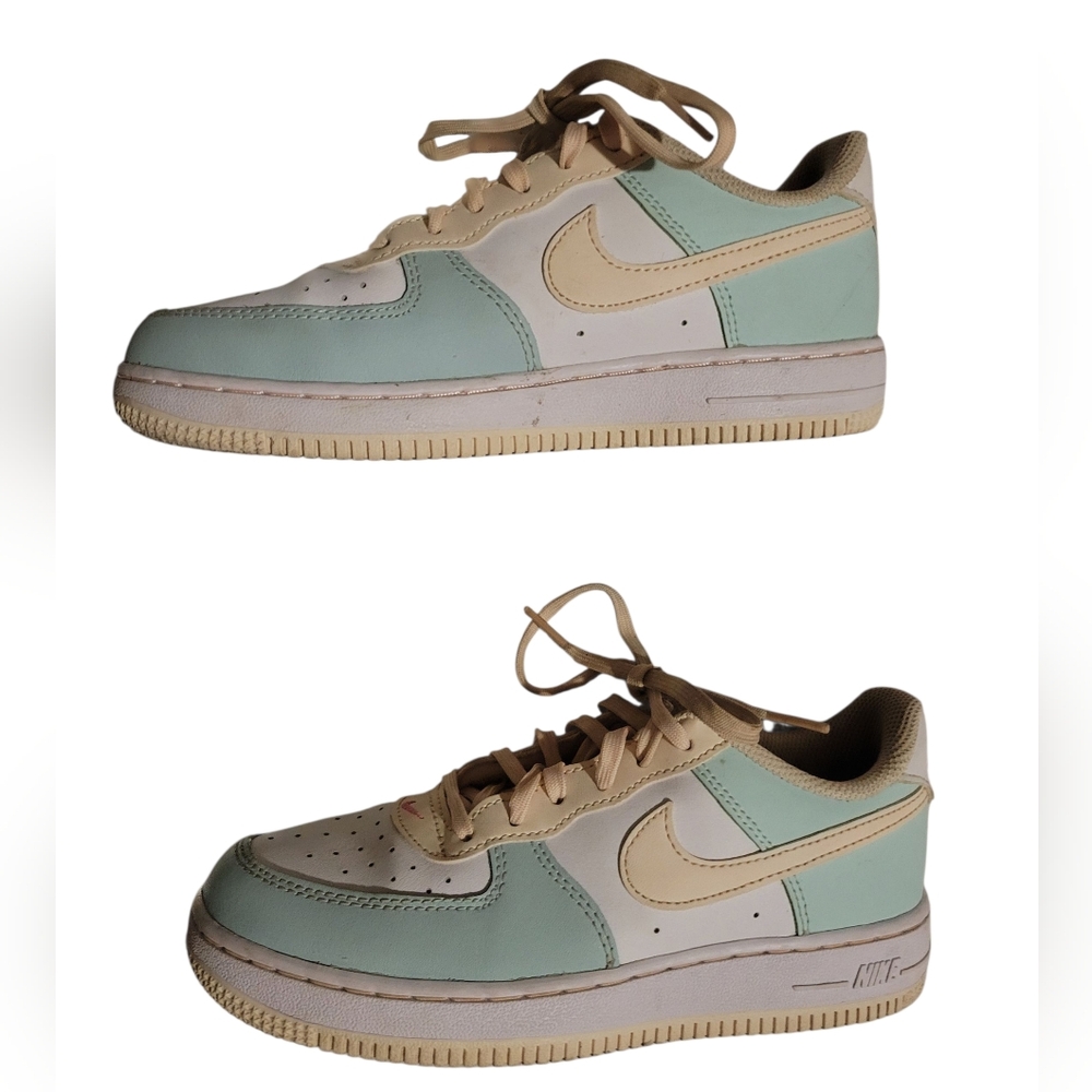 Girls NIKE AIR FORCE 1 LOW Ice/Guava Size 5Y